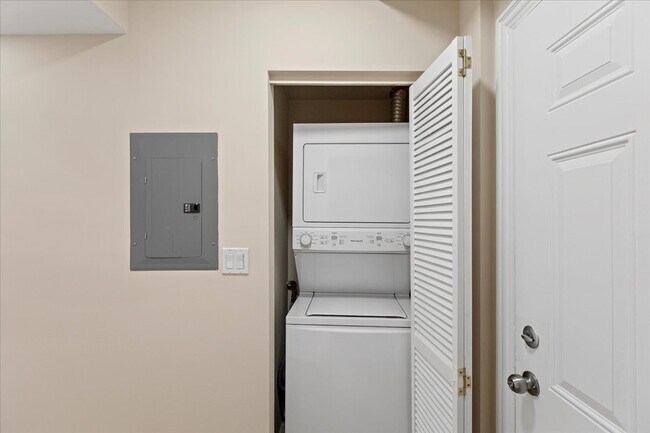 Building Photo - 4010 N Central Park Ave