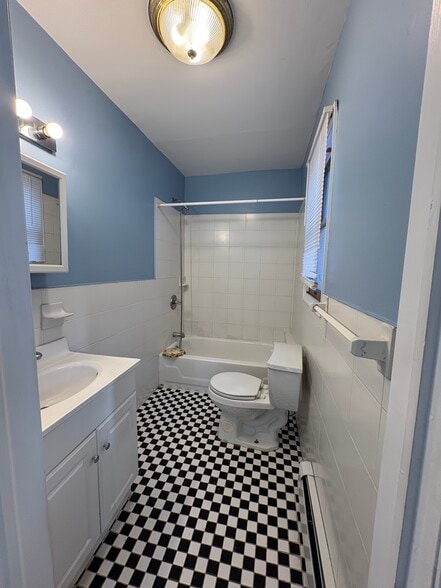 Building Photo - 839 W Fingerboard Rd