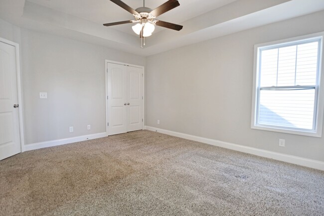 Building Photo - Pet Friendly Three Bedroom!