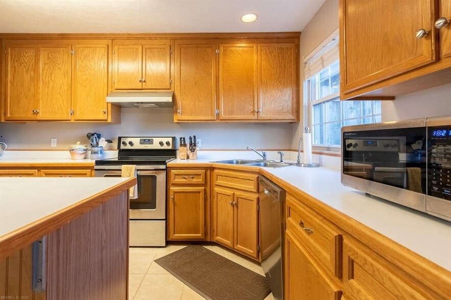 Kitchen - 855 S Grant St