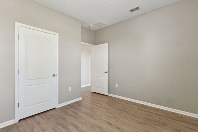 Building Photo - Spacious 5-Bedroom Home  – Prime Amelia Concourse Location!