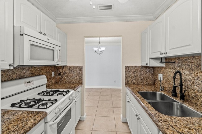 Building Photo - 200 SW 7th St