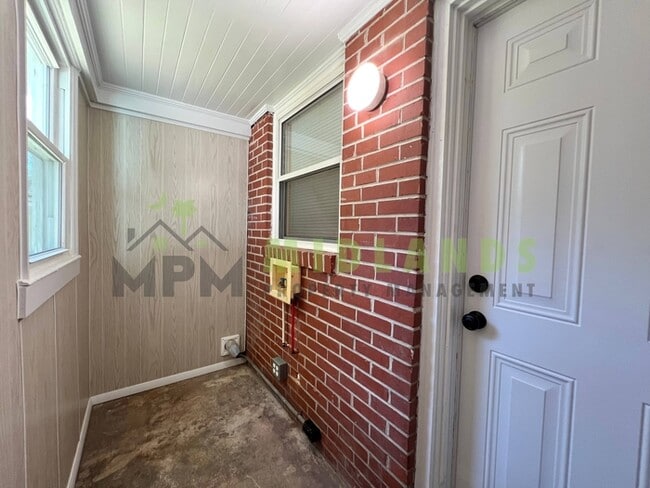 Building Photo - 7116 Patterson Rd