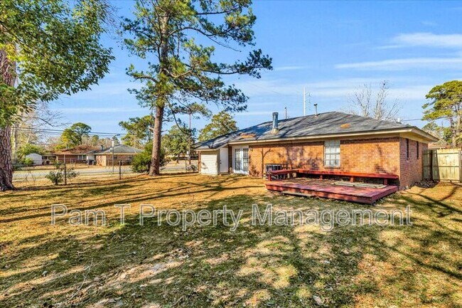 Building Photo - 1835 Upson St