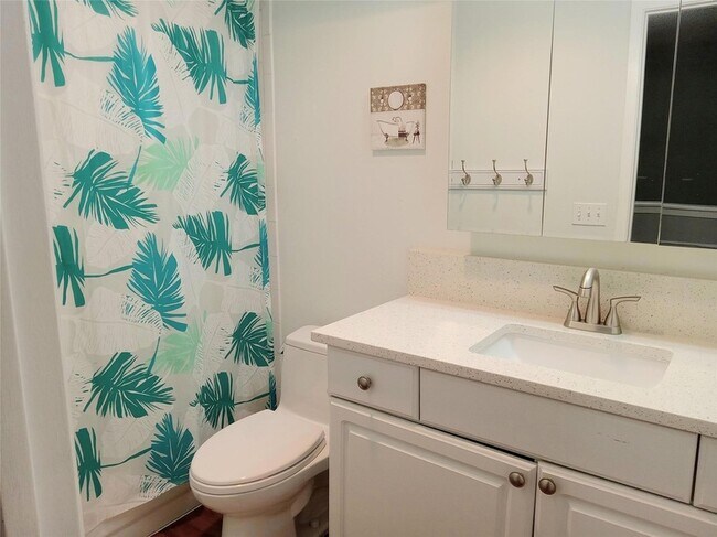 Building Photo - 910 E Meadowmere Ln