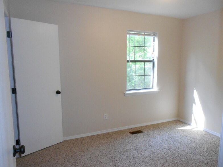 Building Photo - 2972 Maple Street Hollister MO