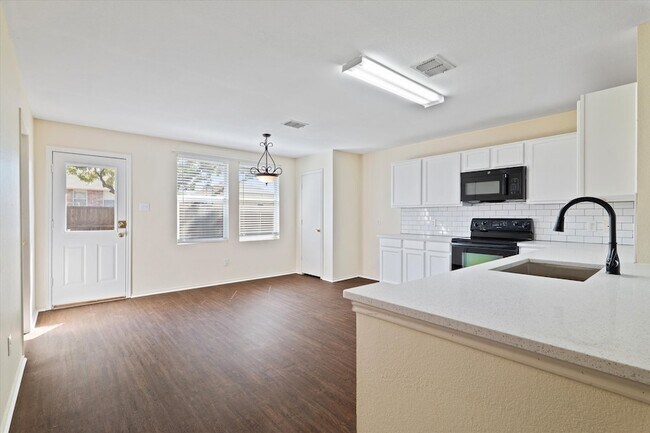 Building Photo - 12856 Gillon Dr