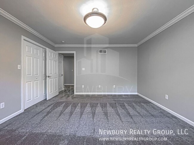 Building Photo - 135 Banksville Pl