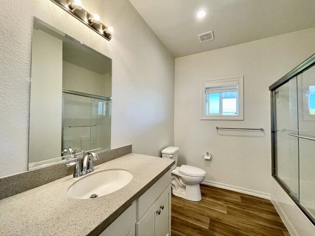 Building Photo - 34 Elm Via