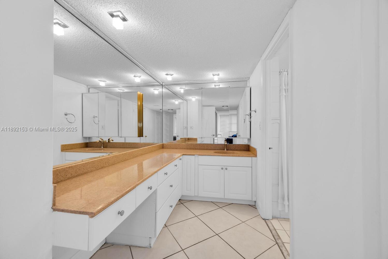 Building Photo - 6039 Collins Ave