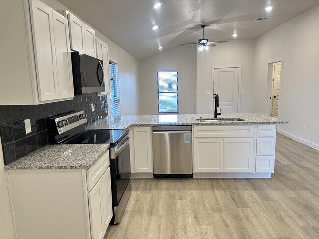 Building Photo - 2013 Cottonwood Ave