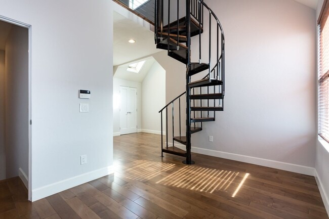 Building Photo - Stunning 4 Level Condo in Little Italy