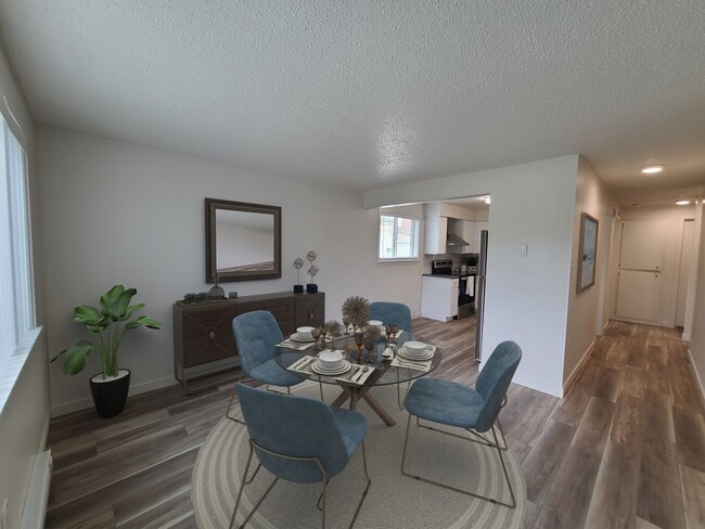 Interior Photo - 1013 E Sharp Ave
