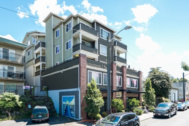 Building Photo - 3232 15th Ave W