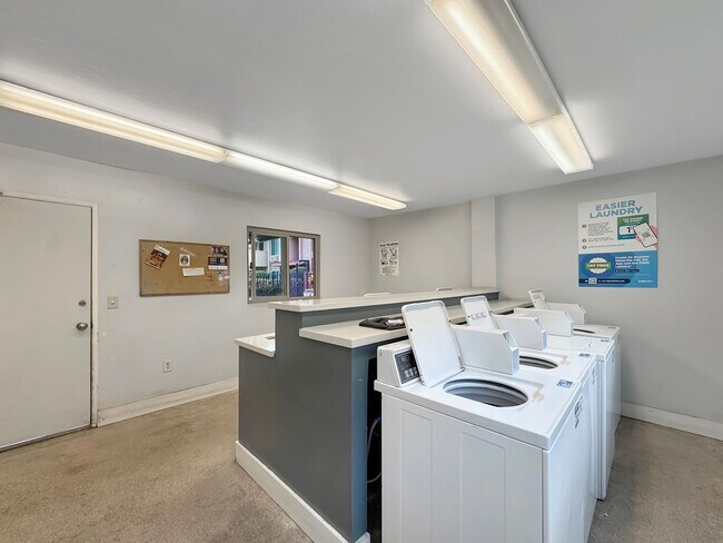 Building Photo - 9550 Carroll Canyon Rd