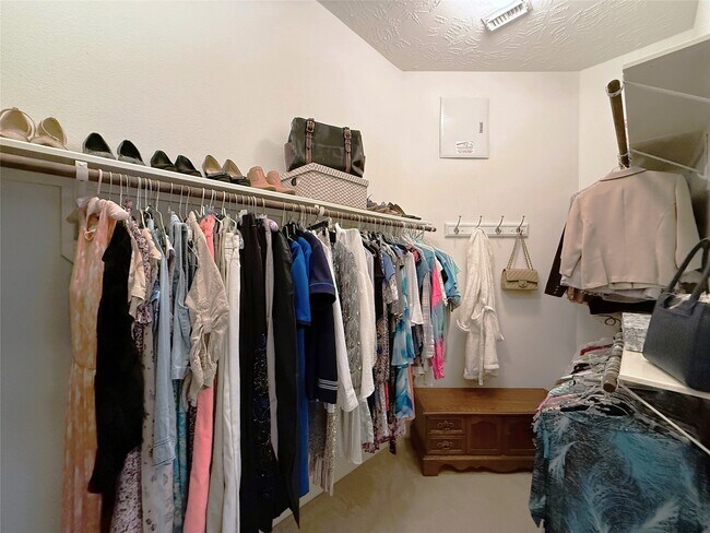 Building Photo - 1446 Sherwood Park Cir