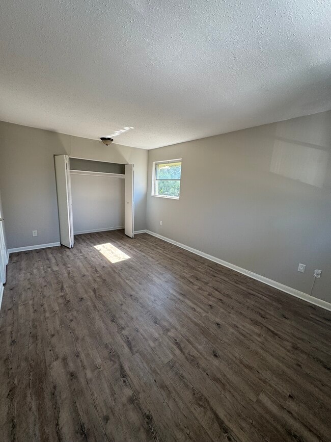 Building Photo - 1852 Meadow Ave