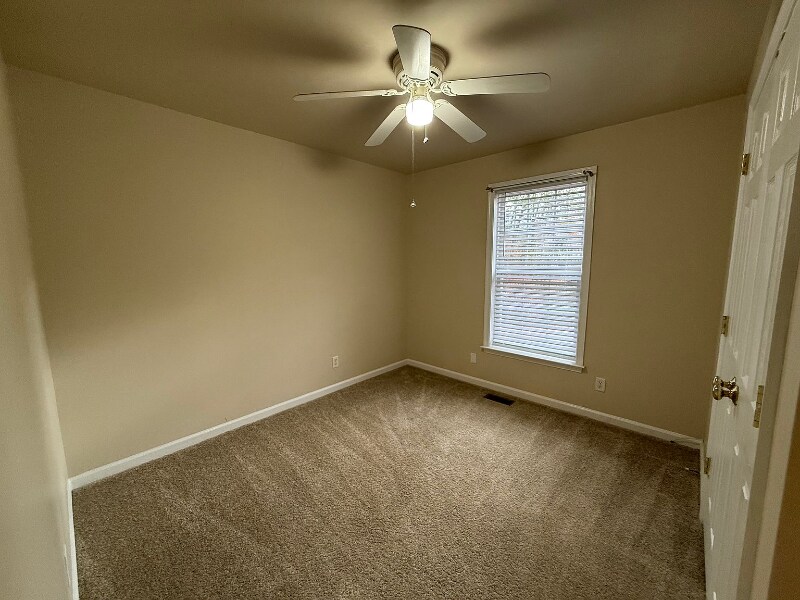 Building Photo - 11 Trotter Ln