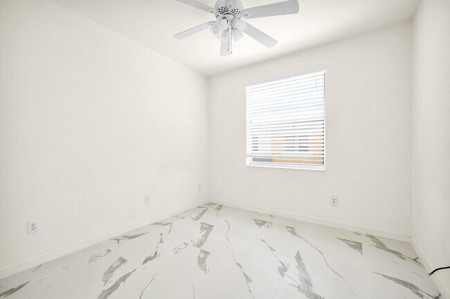 Building Photo - 750 Millbrae Ct