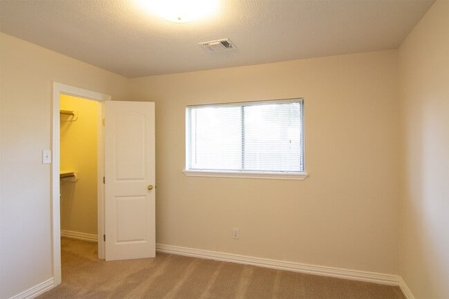 Building Photo - 12242 Kleinmeadow Dr