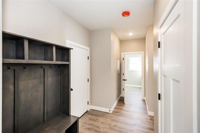 Building Photo - Stunning Home, Great Neighborhood!