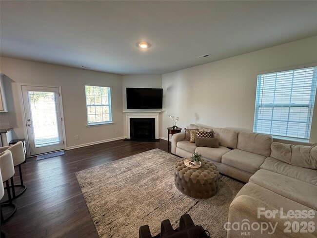 Building Photo - 1924 Vanderlyn St