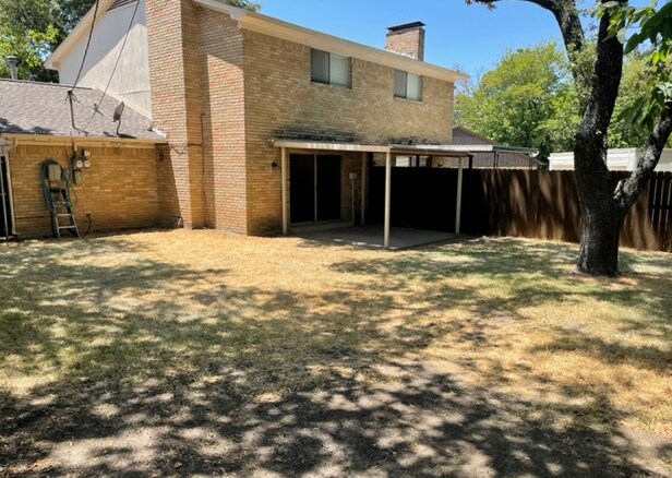 Building Photo - 1804 Camelot Cv