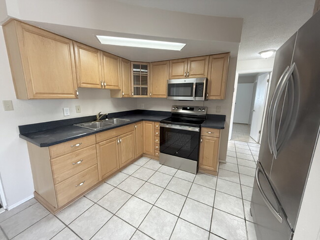 Building Photo - "Charming 2-Bedroom, 2-Bath Oasis with 1400 Sq Ft of Comfort in Port Richey!"