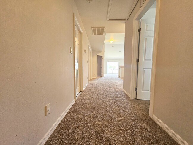 Building Photo - Charming 3-Bedroom Home in Convenient Lehi...