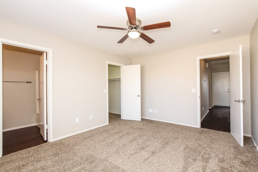 Building Photo - 10546 W Carlota Ln