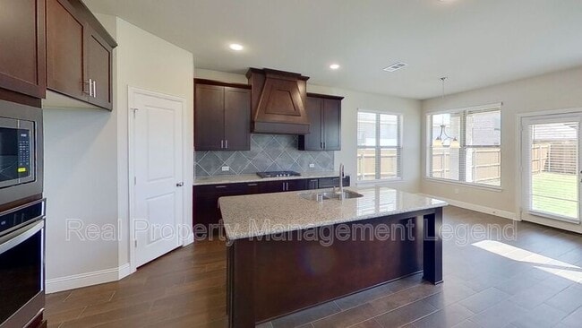 Building Photo - 6117 Horsetail Dr