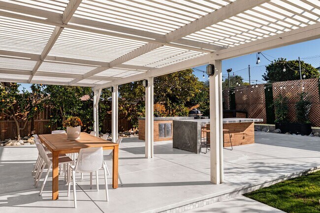 Building Photo - Beautiful Home in Dana Point