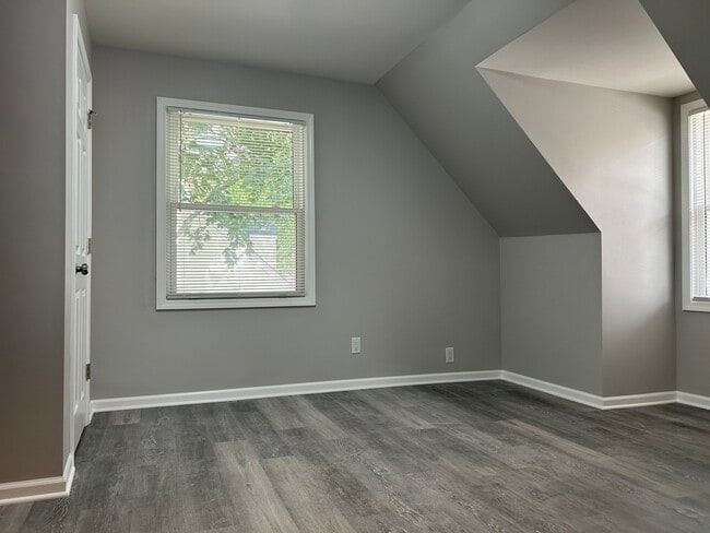 Building Photo - 510 S Alfred Ave