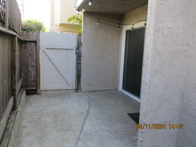 Building Photo - 236 Avenida Del Poniente