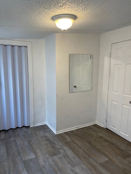 Building Photo - 8722 N Brooks St