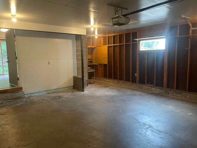 Building Photo - 3052 Acker St