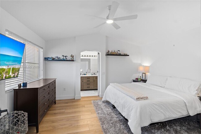 Building Photo - 1120 Canella Ln