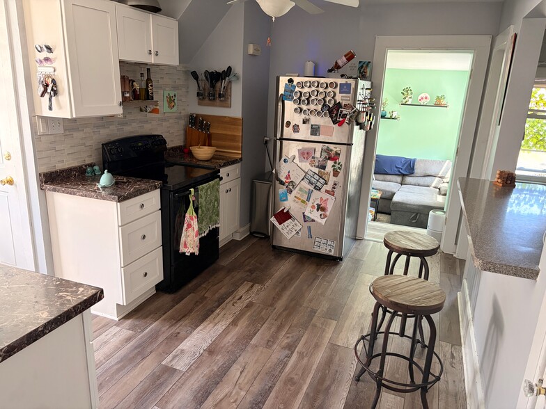 Kitchen - 2762 N Oakland Ave
