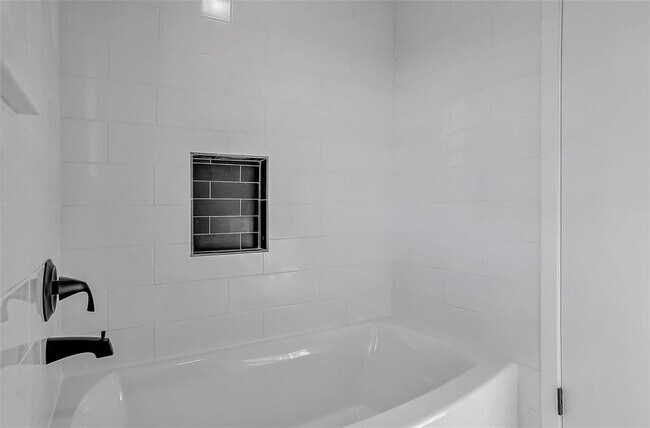 Building Photo - 3014 Northridge Dr