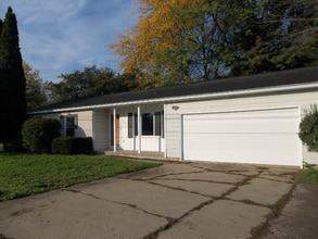 Building Photo - 2700 S Isabella Rd