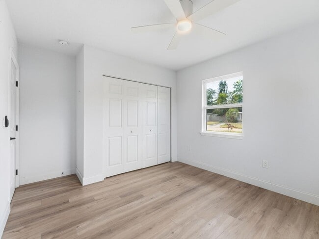 Building Photo - 4085 Neptune Dr SE