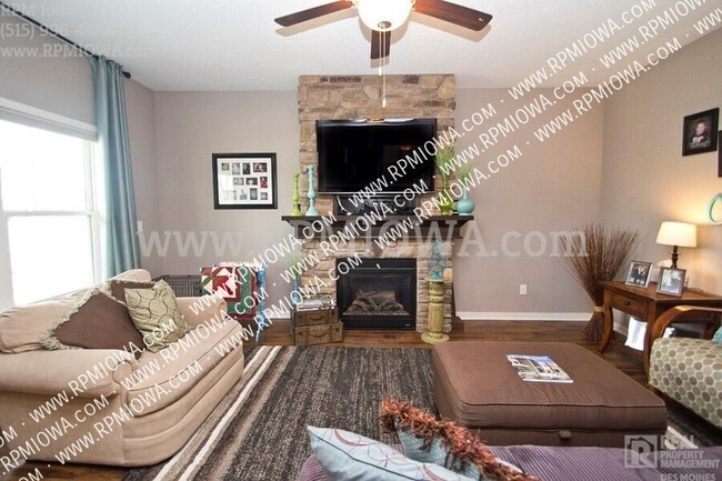 Building Photo - 1655 SW Arlan Dr