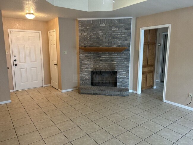 Building Photo - 2511 Bermuda Dr
