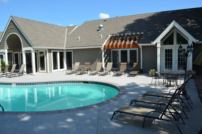 PRIVATE POOL - Nieman Square