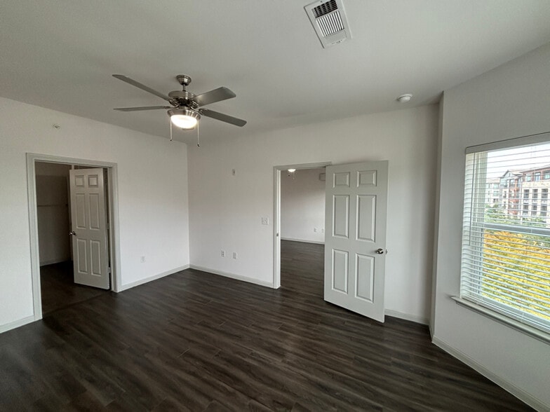 Building Photo - 4624 Cromwell Dr
