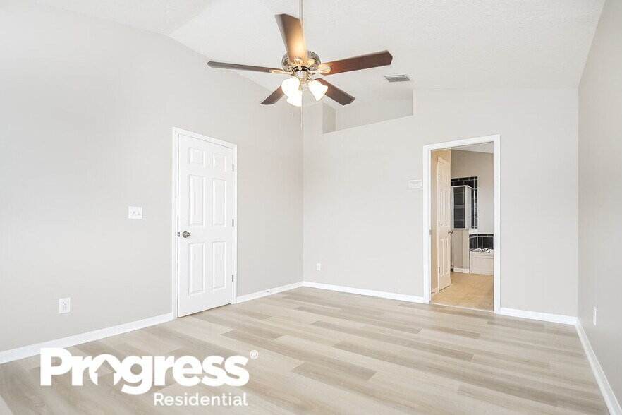 Building Photo - 1221 Barclay Wood Dr