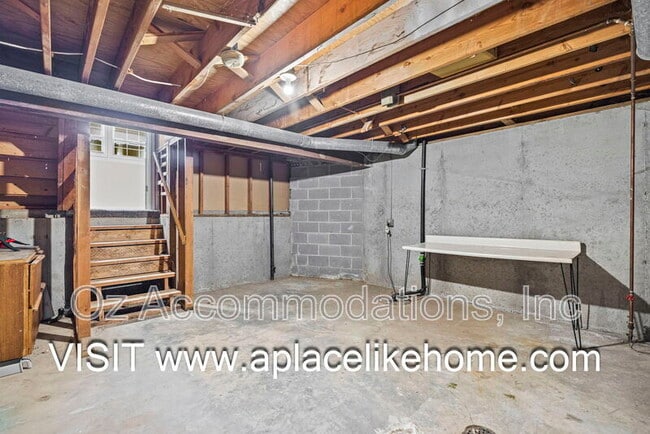 Building Photo - 530 SE Hampton St