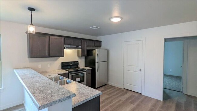 Building Photo - 2 Bed 2 Bath 1 Car Garage in the Eastpointe Village Moore, OK