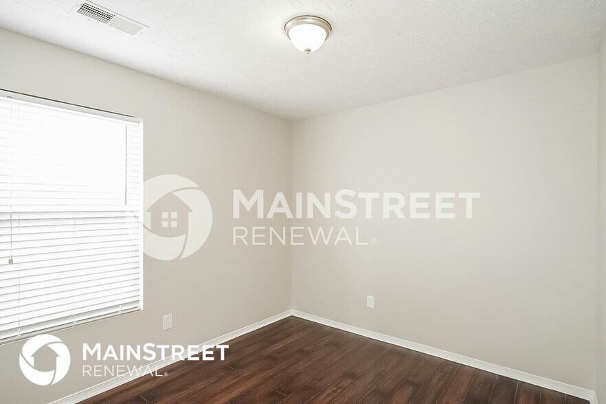 Building Photo - 2815 Creekbend Dr