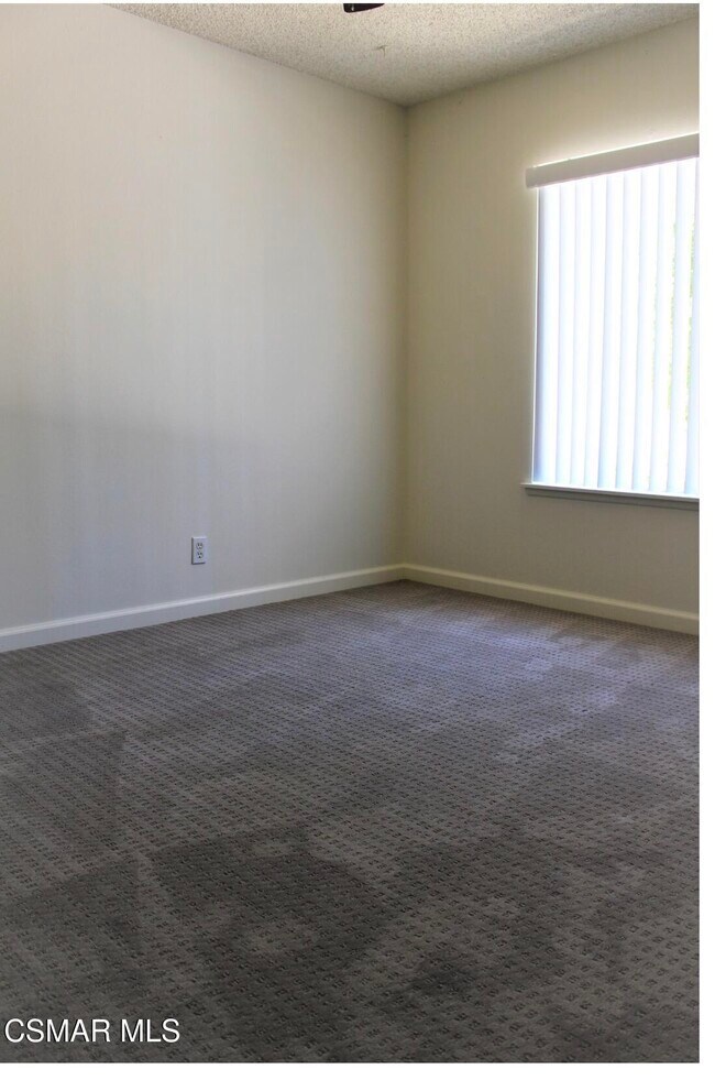 Building Photo - 924 Thistlegate Rd